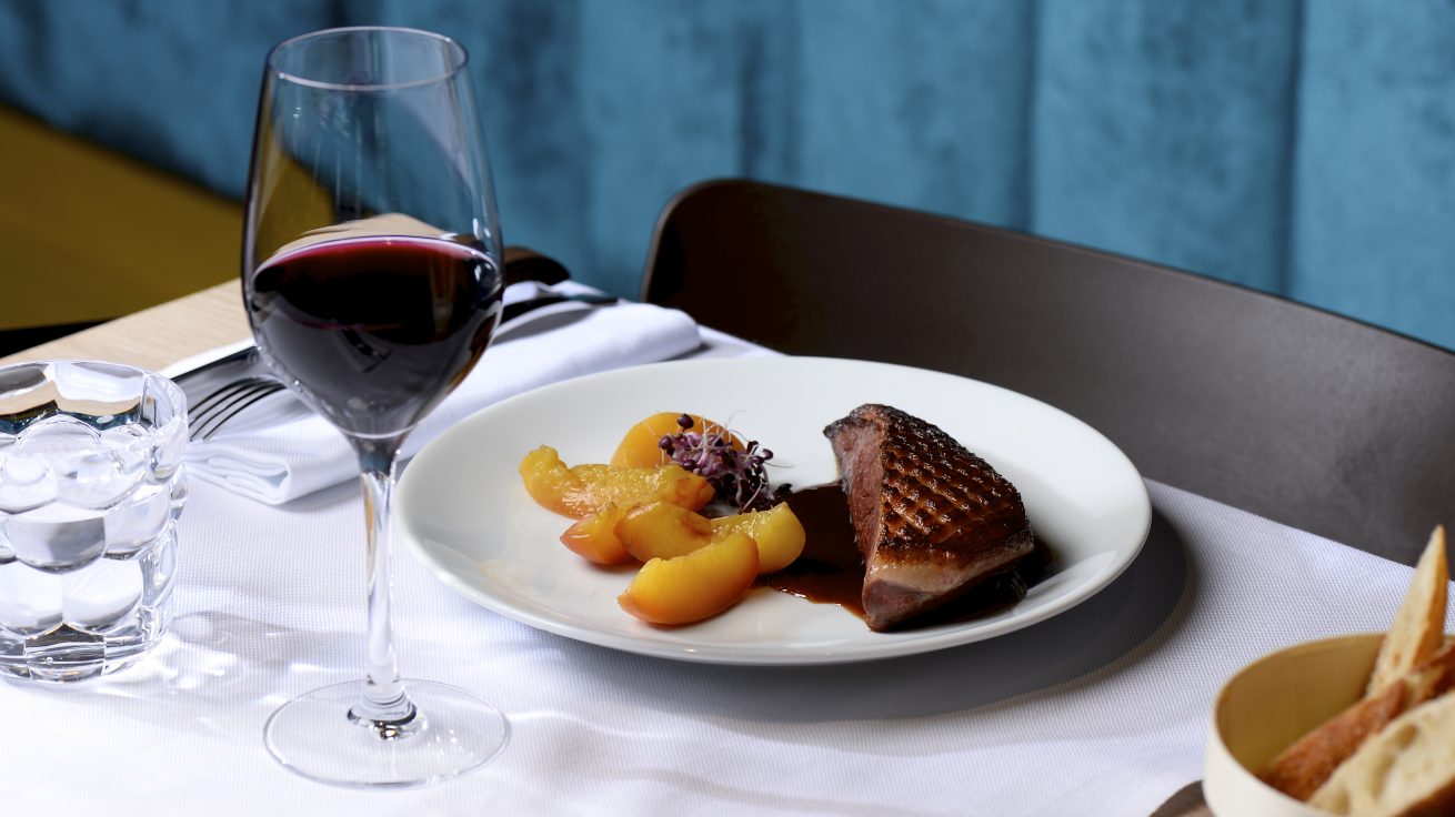 GALERIE-RESTAURANT-LE-MAIL-LA-ROCHELLE-GASTRONOMIE-CANARD-VIN-ROUGE
